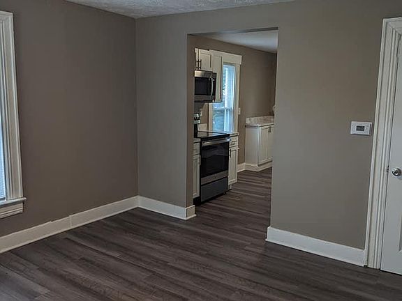 2nd image of 1048 E Pearl St