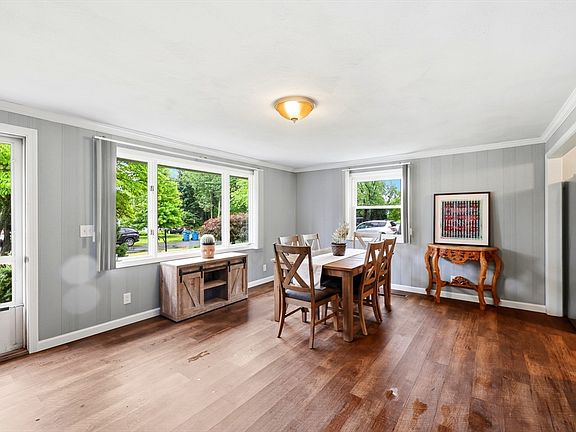 5th image of 75 Greystone Ave