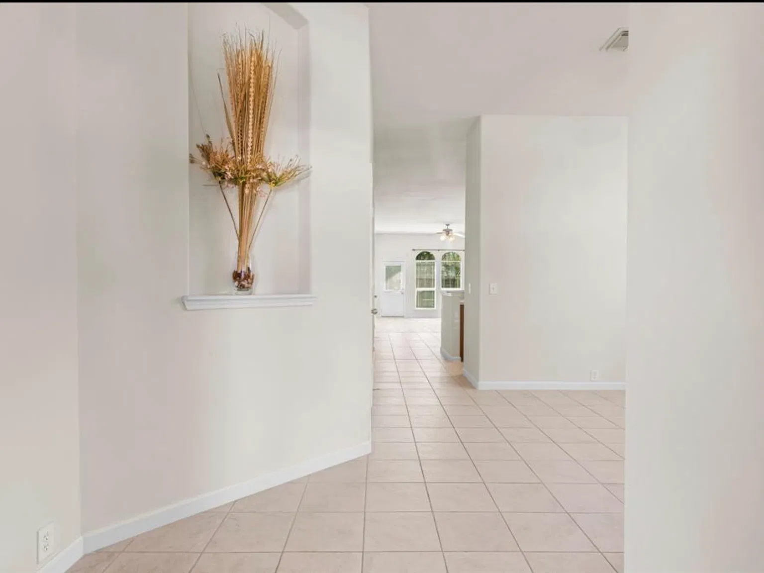 3 bed, 2036 sqft, $2,195 — Photo 4