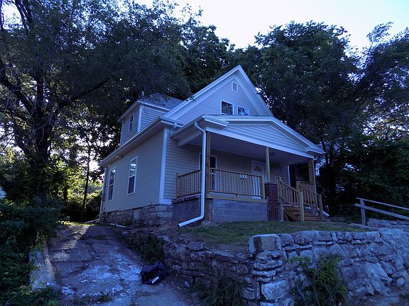 3rd image of 2712 Kensington Ave