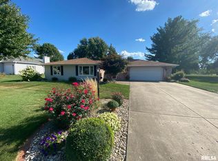 3404 Sheridan Rd, Pekin, IL 61554