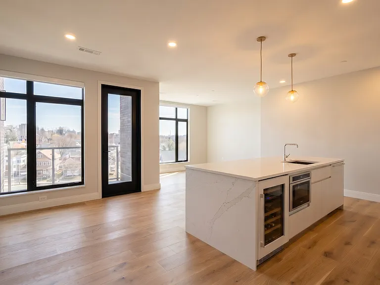 191 Washington St #306 — Photo 1
