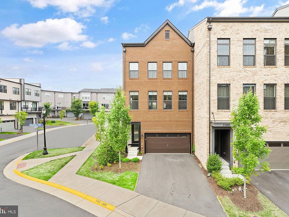 1st image of 23085 Sullivans Cove Sq