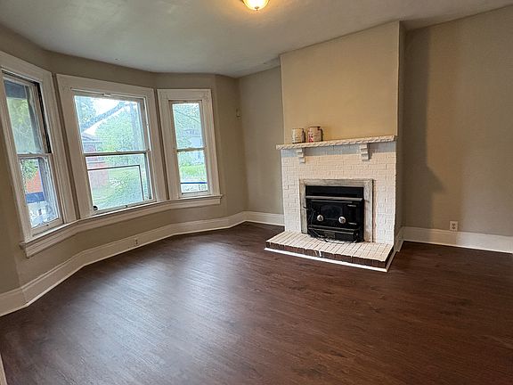 3rd image of 225 Lexington Ave