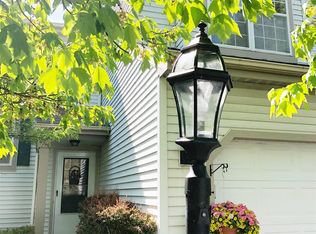 7 Viewpoint Dr, Troy, NY 12182