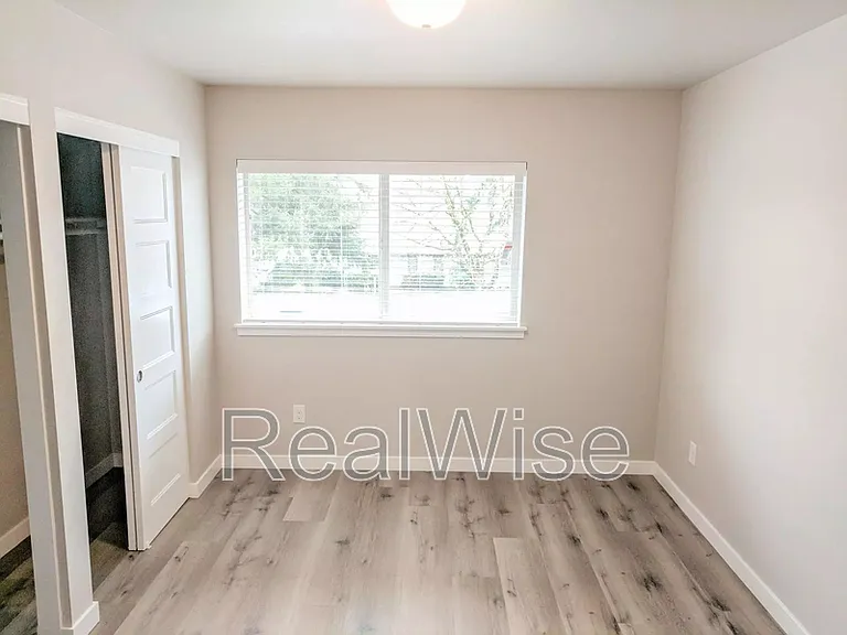 8300 SE Flavel St #102 — Photo 8