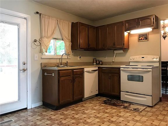 3rd image of 5819 Marine Pkwy
