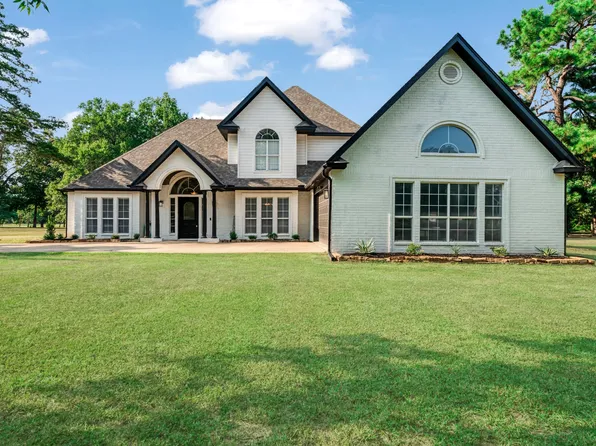 77 County Road 3010, Clarksville, TX 75426