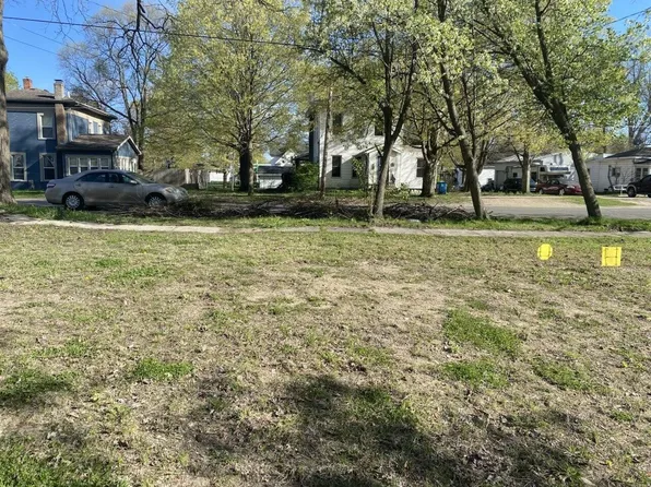 202 W Saint Marys St, Decatur, MI 49045
