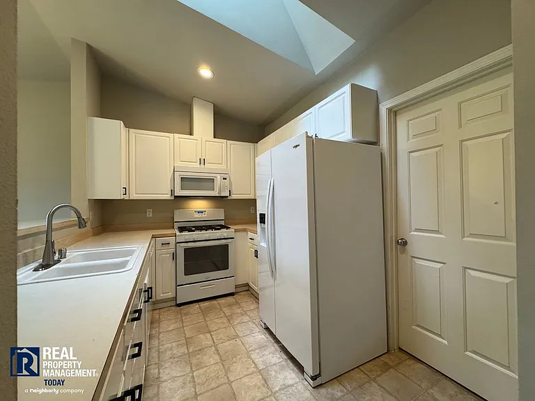 14110 SE 171st Way #B303 — Photo 9