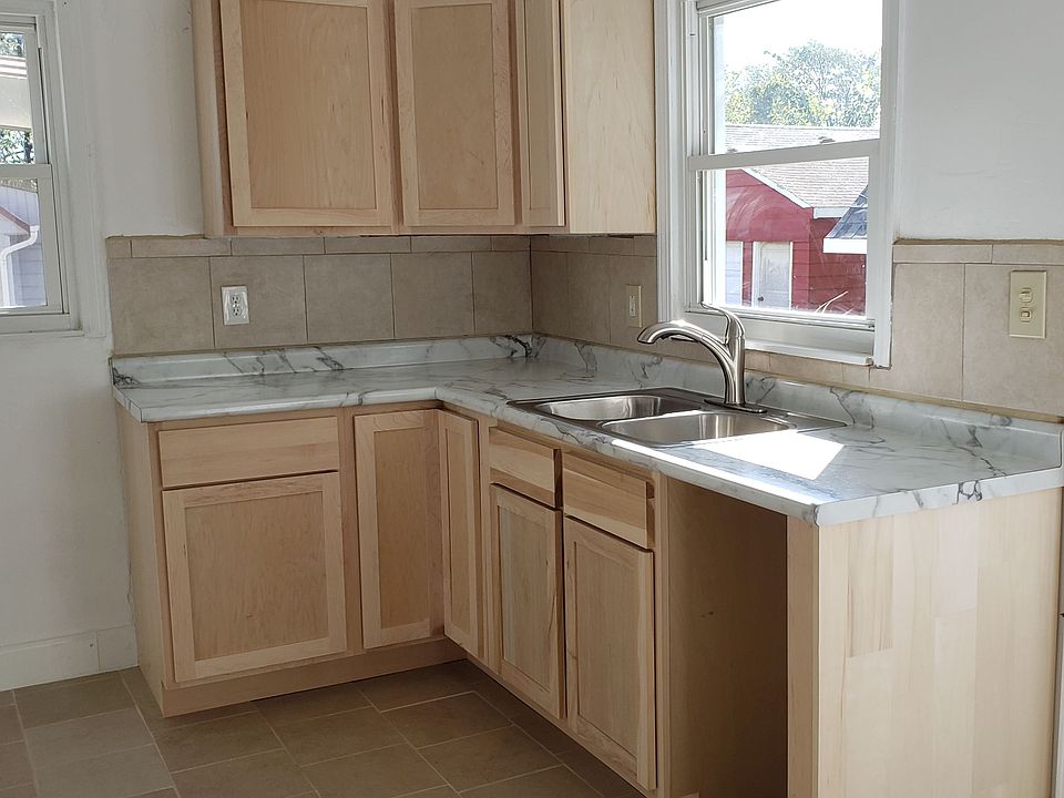 1st image of 12517 Hirst Ave