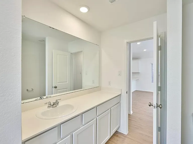 6313 Barrington Cliff Trl — Photo 8