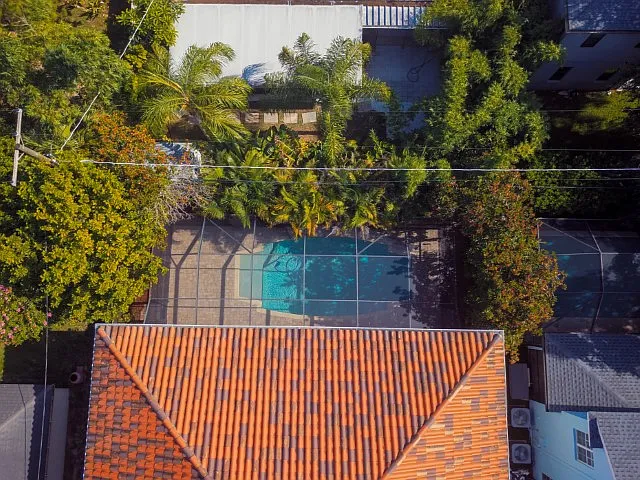 Four Bedroom Pool Home In S. Tampa — Photo 4