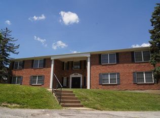 1046 Kehrs Mill Rd, Ballwin, MO 63011