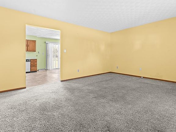 4th image of 2 Carol Dr