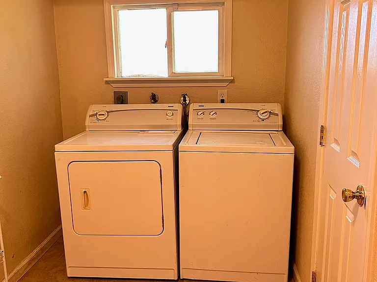 2230 Redwood St — Photo 14