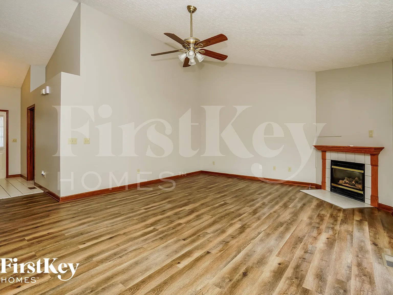3 bed, 2.5 bath, 2456 sqft, $2,670 — Photo 4