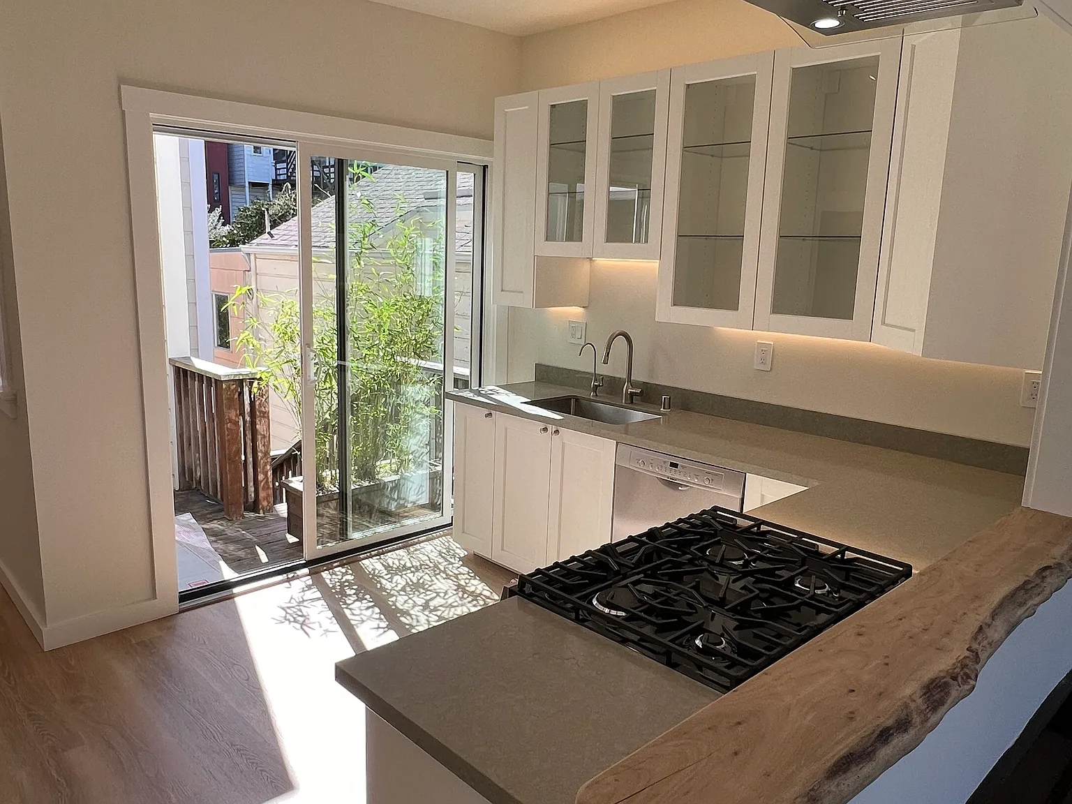 2 bed, 1285 sqft, $6,300 — Photo 4