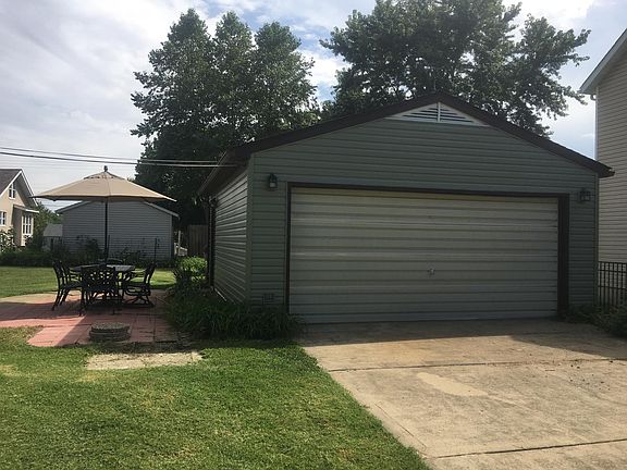 2 car garage w/ patio