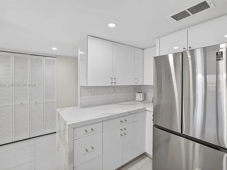 3000 E Sunrise Blvd #14C — Photo 8