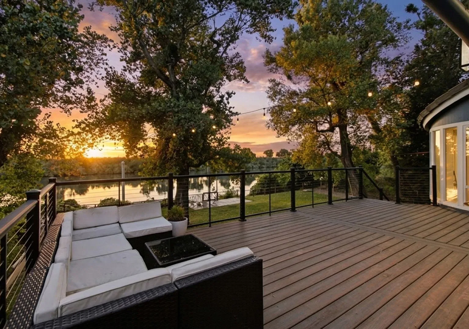 Stunning 3-Bedroom Riverfront Home with Private Dock & Panoramic Views! — Photo 4