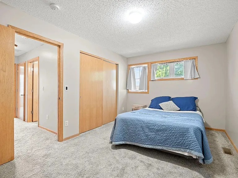 942 Crossing Way — Photo 7