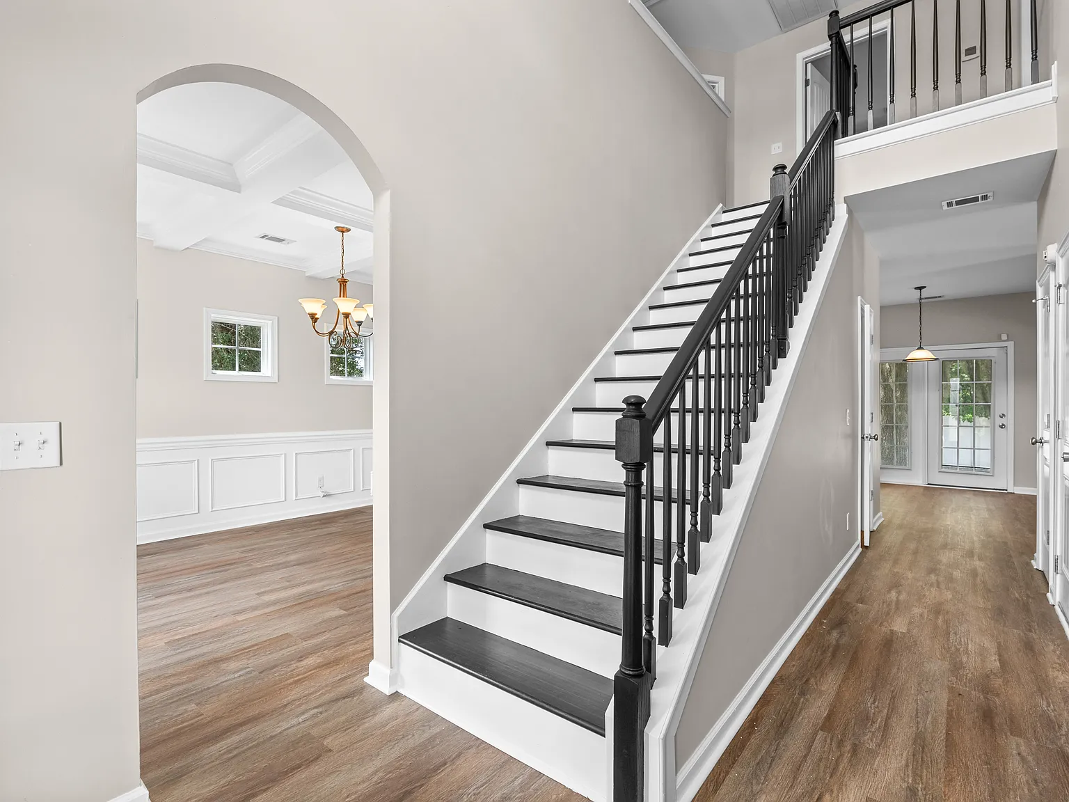 4 bed, 2.5 bath, 2408 sqft, $2,500 — Photo 4