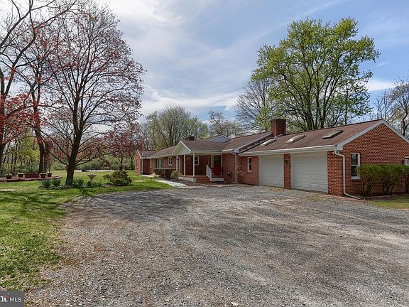 3rd image of 96 Schoolhouse Rd