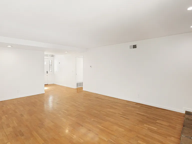 352 S Pine St — Photo 10