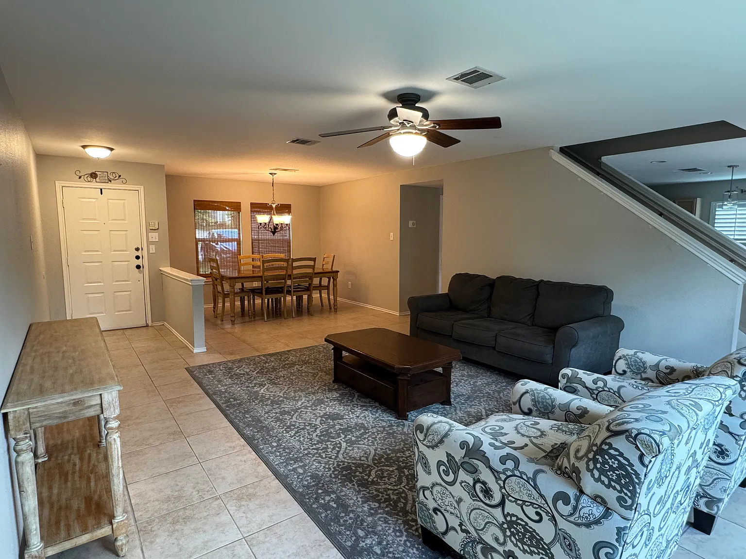 3 bed, 2.5 bath, 2186 sqft, $2,400 — Photo 3