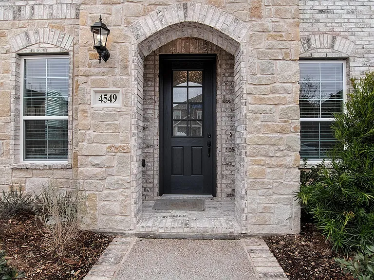 4549 English Maple Dr — Photo 2