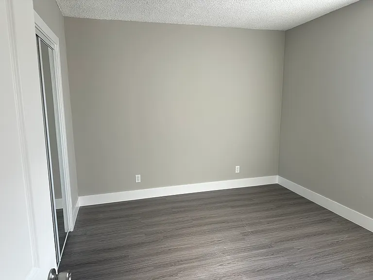 14014 Doty Ave #2 — Photo 7