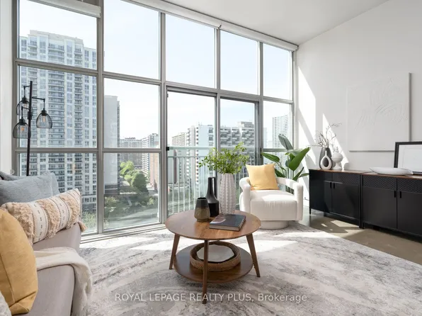 2 Fieldway Rd #1016, Toronto, ON M8Z 0B9