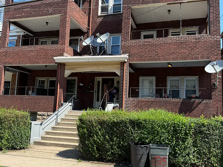 825 Maple Ave — Photo 1