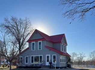 1206 E 4th St, Vinton, IA 52349