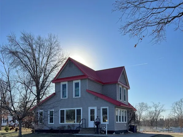 1206 E 4th St, Vinton, IA 52349