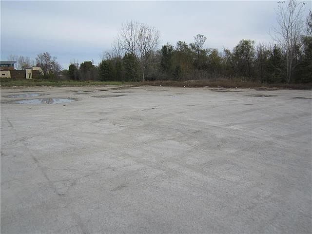 2nd image of W 92nd Hwy