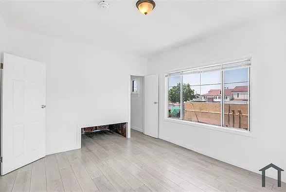 5251 S Main St #B — Photo 4
