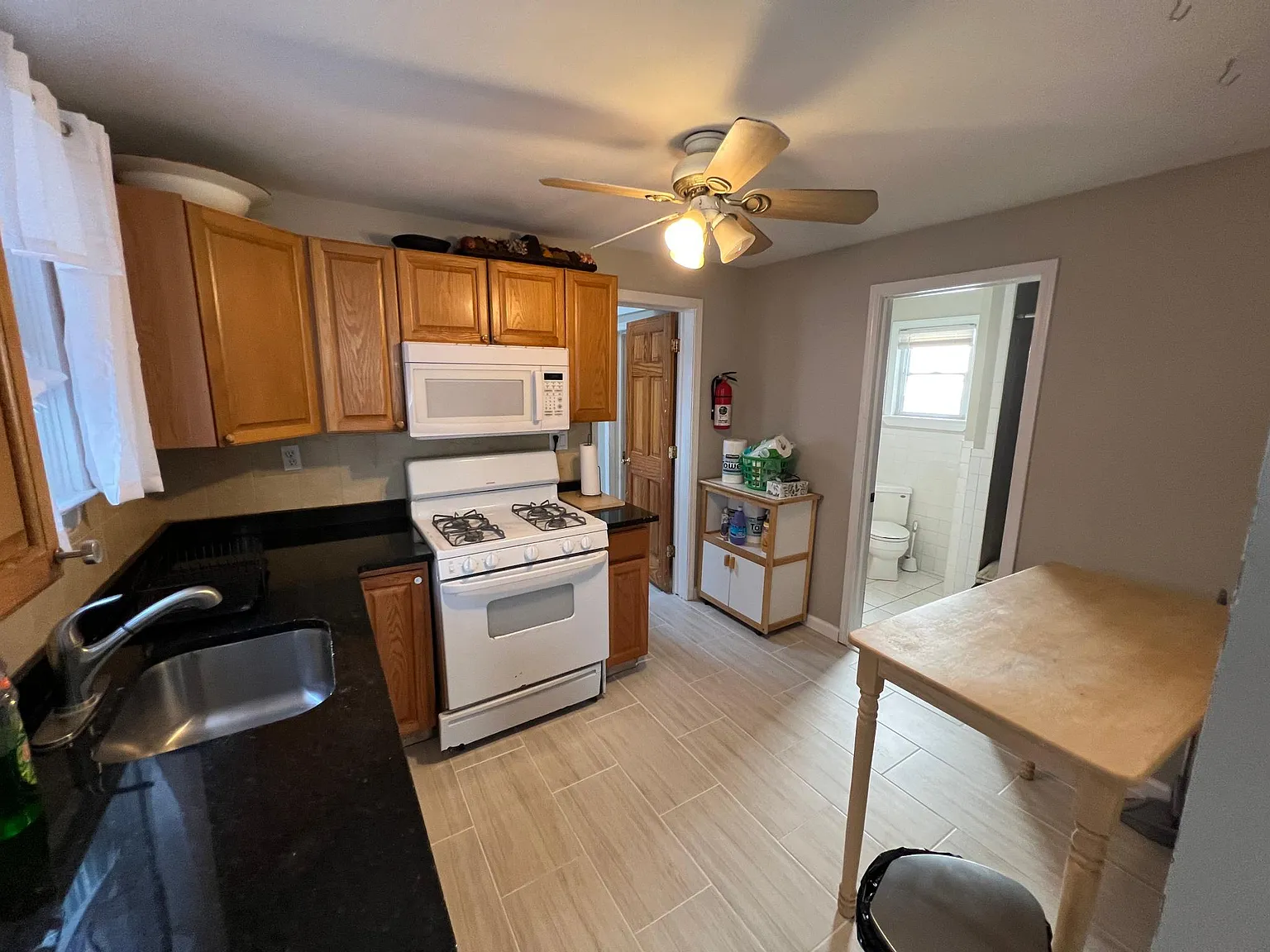 3 bed, 1.5 bath, $1,350 — Photo 2