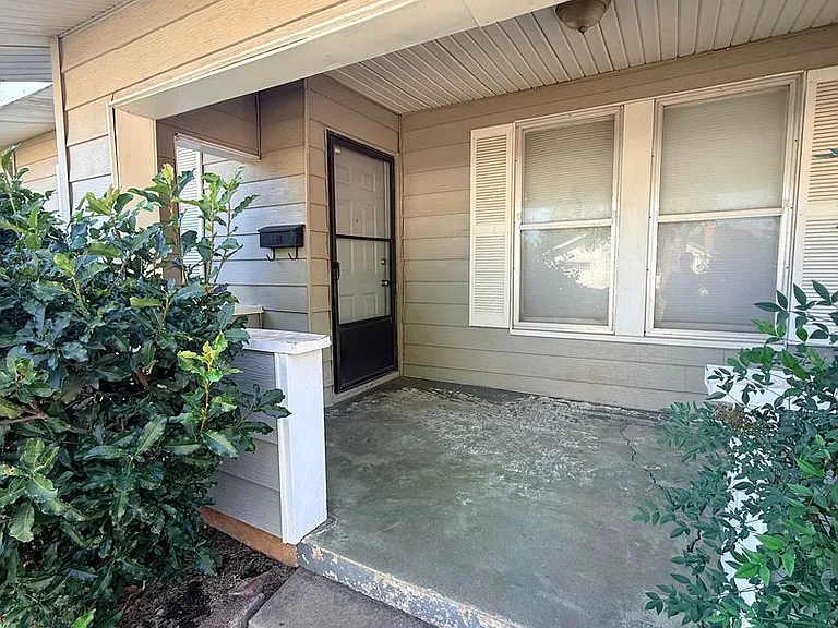 1805 Buchanan St — Photo 2
