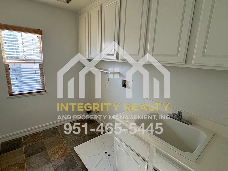 7986 Barnstormer Ct — Photo 9