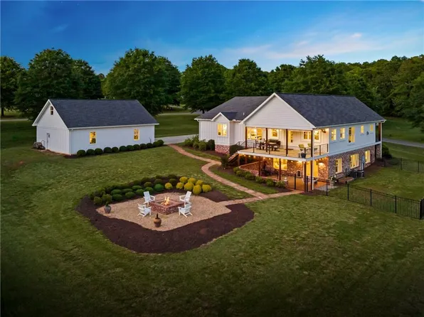 182 Farm Hill Dr, Clarkesville, GA 30523