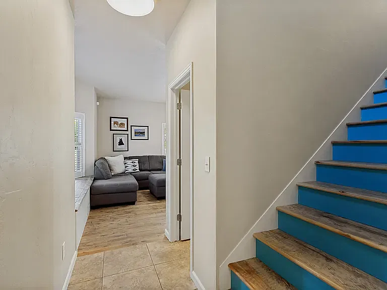 4 bed, 3.5 bath, 2061 sqft, $2,500 — Photo 3