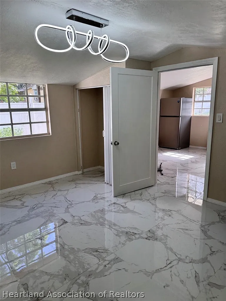 1 bed, 1.0 bath, 650 sqft, $1,100 — Photo 3
