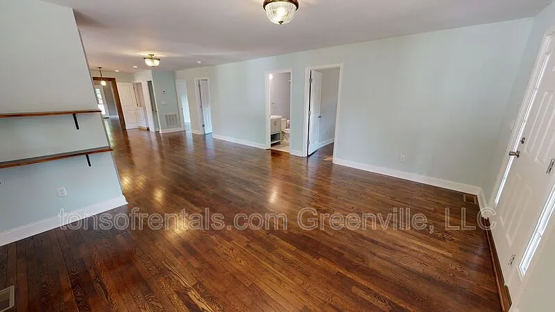 4 bed, 2.0 bath, 1600 sqft, $1,950 — Photo 3