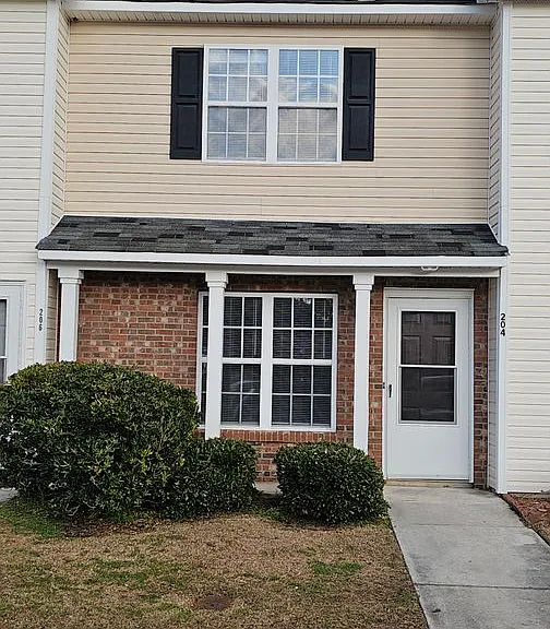 204 Fairwood Ct — Photo 2