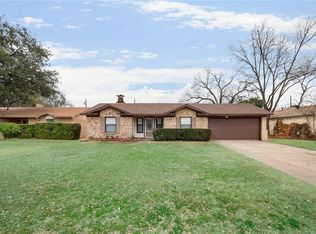 1812 W Rochelle Rd, Irving, TX 75062