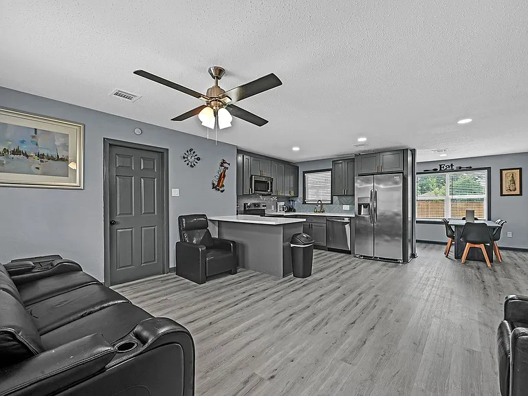 4406 Edison St — Photo 5