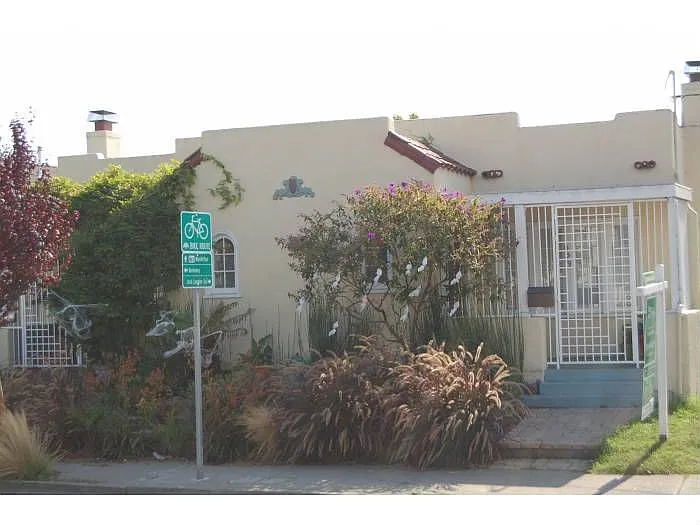 929 40th St photo 1