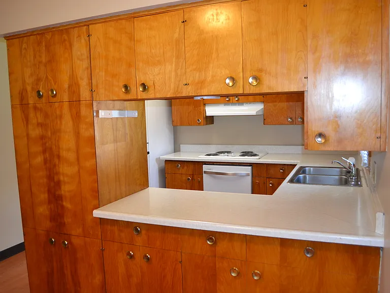 322 Webster St — Photo 37